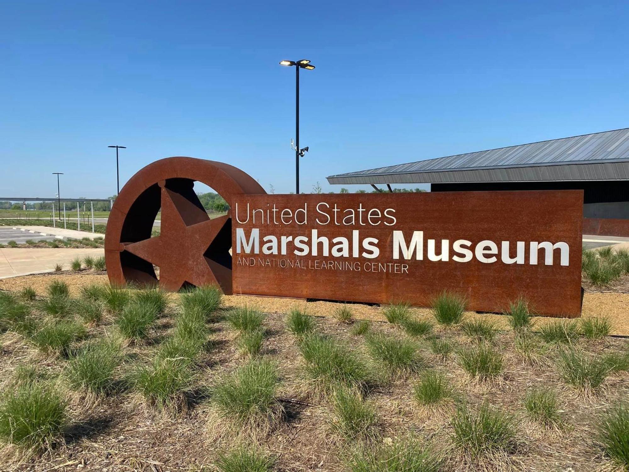 Old Fort Loft King & Queen Suites Nearest Accomodation To Marshals Museum Power Your Ev For Free! フォートスミス エクステリア 写真
